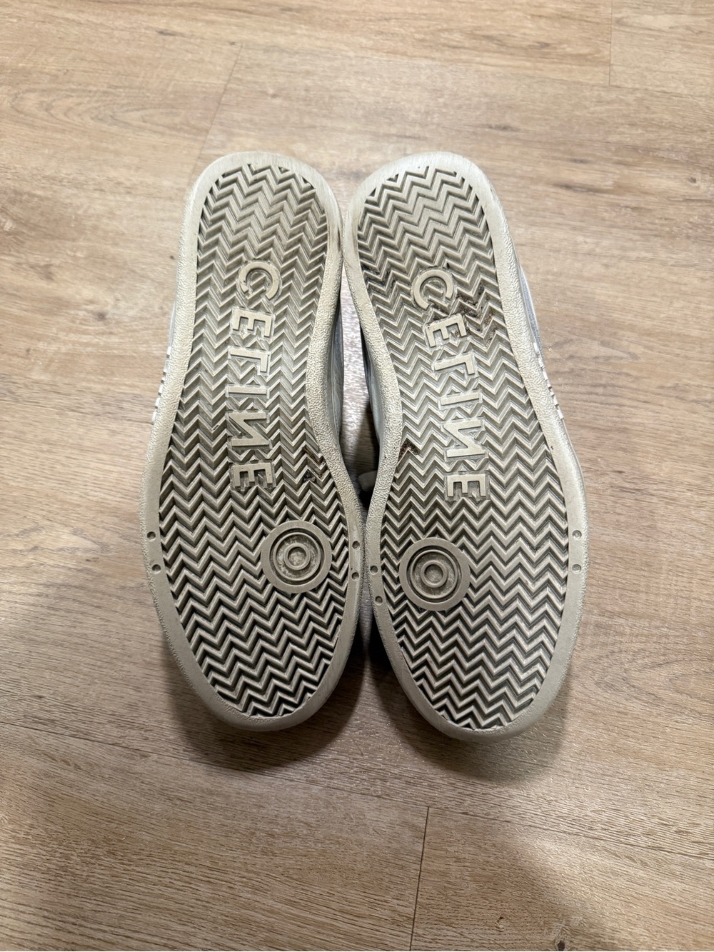 Celine Off-White Leather Sneakers with Perforated Toe - Picture 4 of 6
